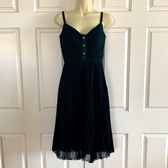 Laundry By Shelli Segal Dresses & Skirts - Laundry by Shelli Segal Black Pleated Skirt Dress **Size 2**
